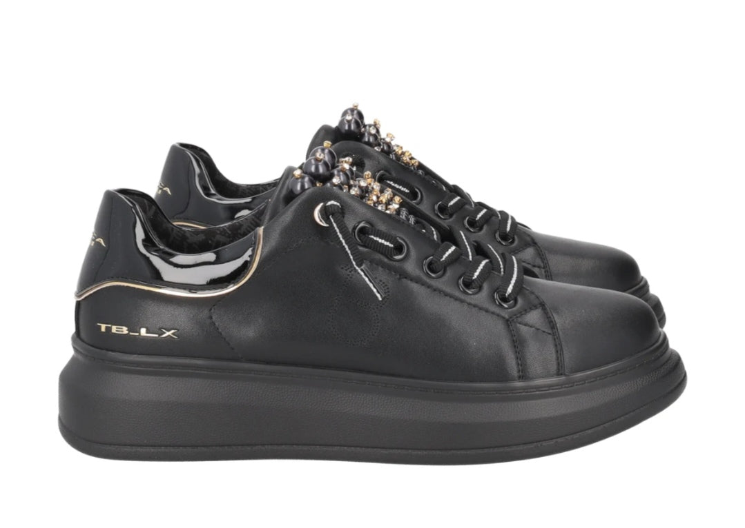 Sneakers slip on