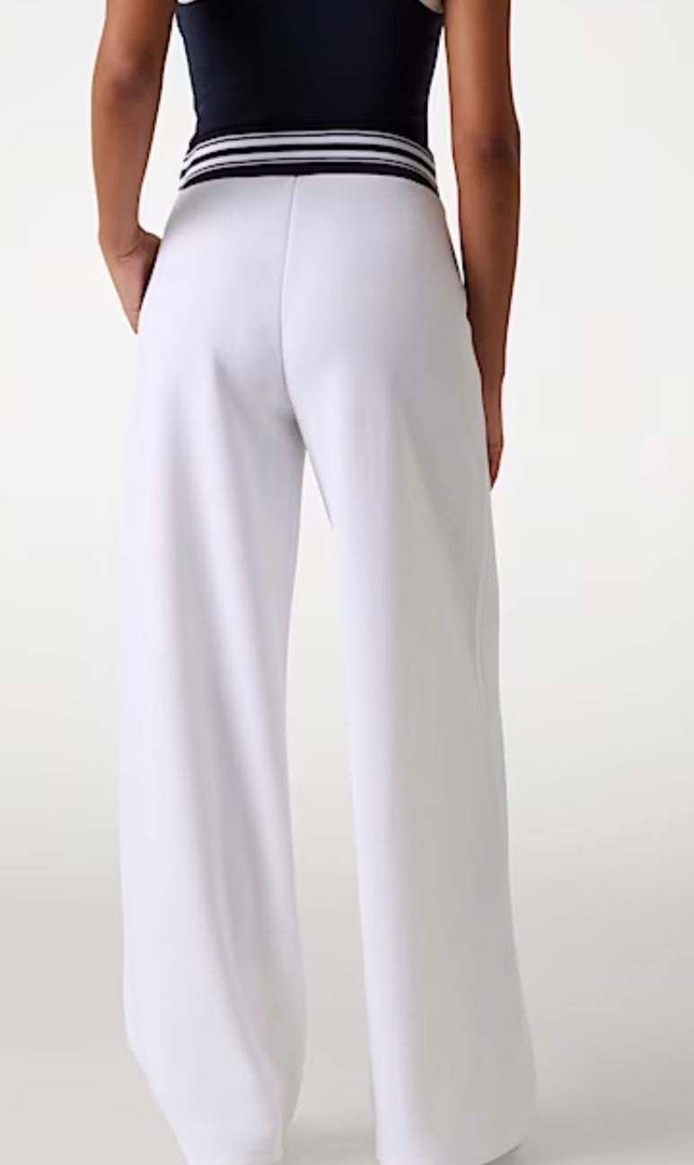 Pantaloni larghi