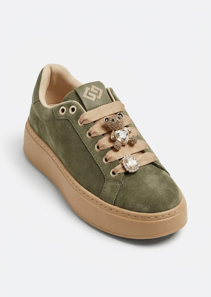 Sneaker donna Gold & Gold verde camoscio con lacci beige e dettagli gioiello, codice GB1009-3-1