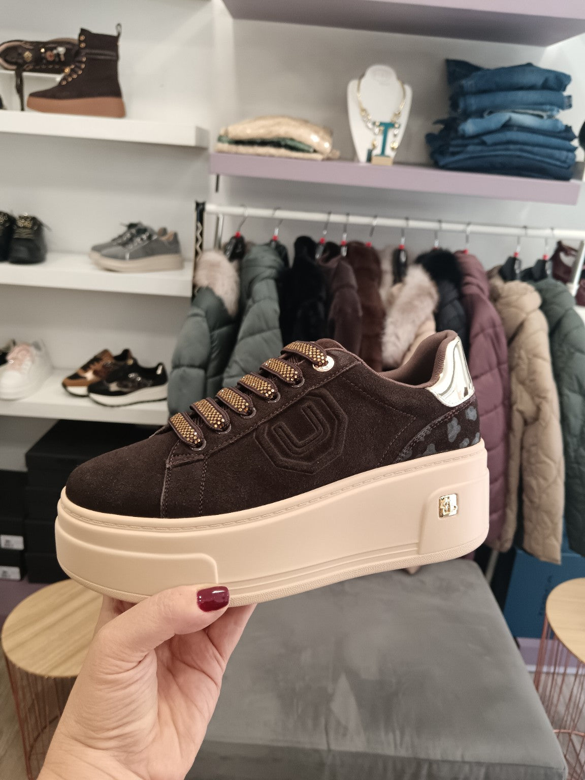 Sneaker donna 4US Paciotti 4BV211 marrone in camoscio con plateau e dettagli oro