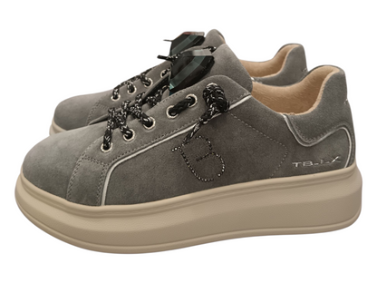 Sneakers grigio con pietra