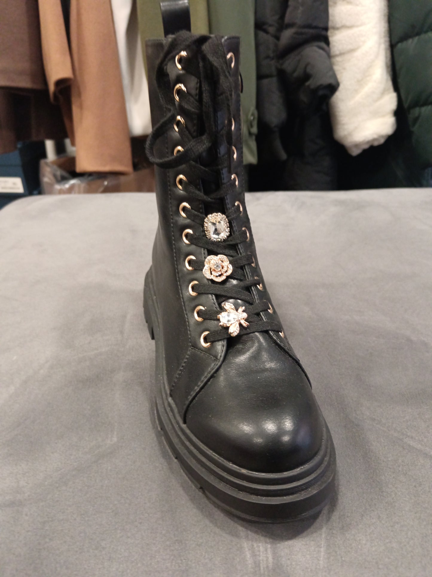 Anfibio com accessorio