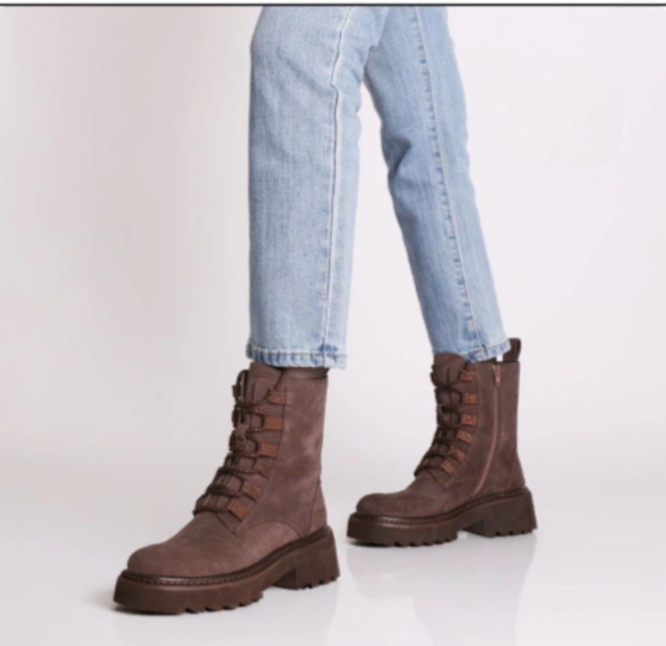 Stivaletto Lea in suede colore testa di moro.