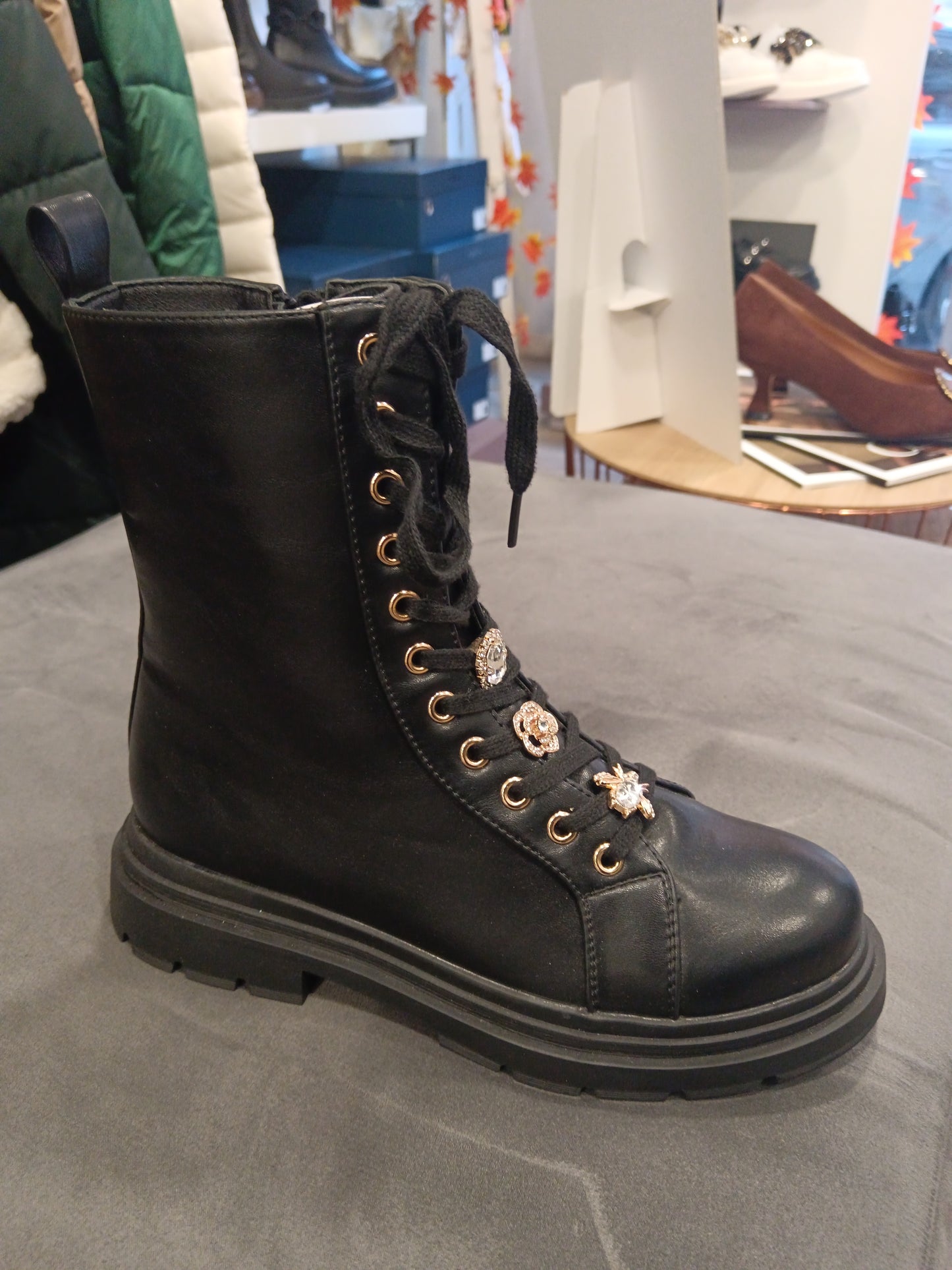 Anfibio com accessorio