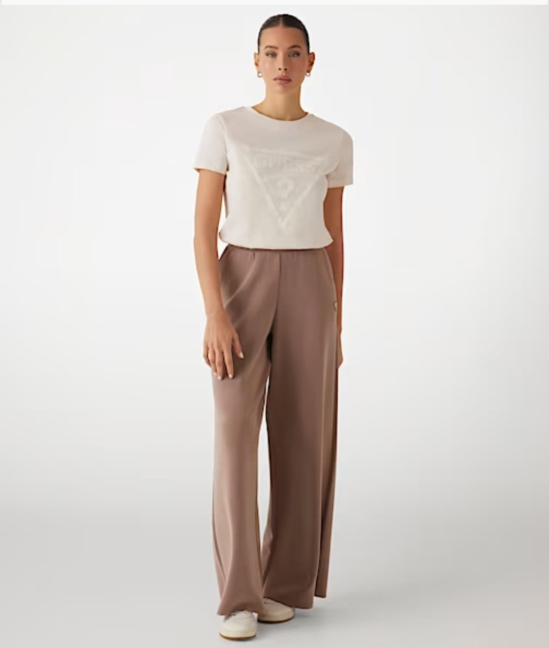 T-shirt Guess con triangolo in tinta