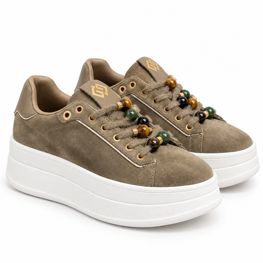 Sneaker Golden Gold in suede fango con pietre colorate
